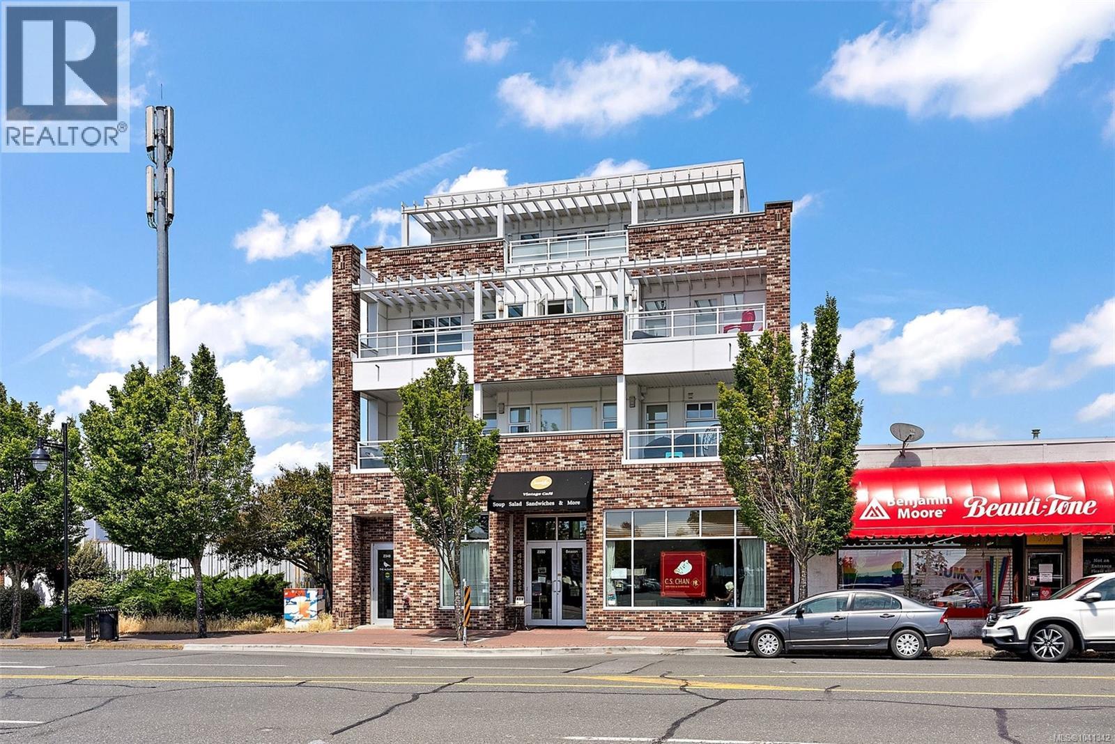 #203 2348 Beacon Ave - 26