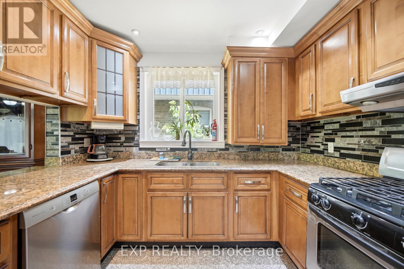 43 RIDGEMOOR AVENUE - 16