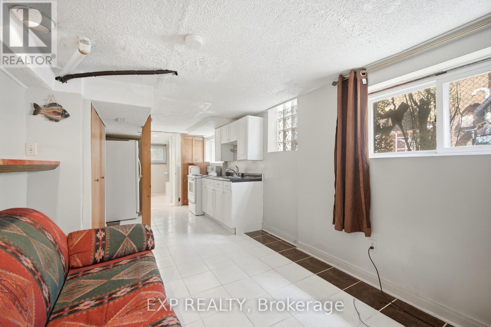43 RIDGEMOOR AVENUE - 32