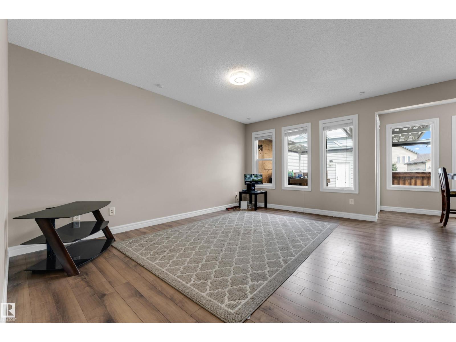 5608 17 AV SW - 10