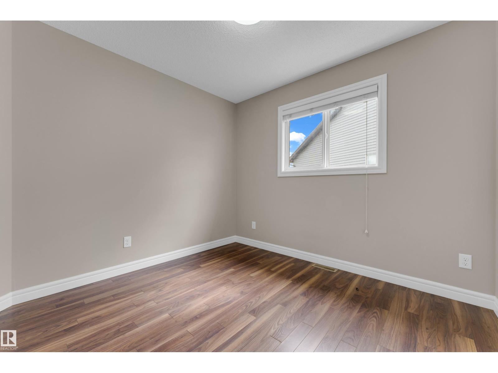 5608 17 AV SW - Image 24