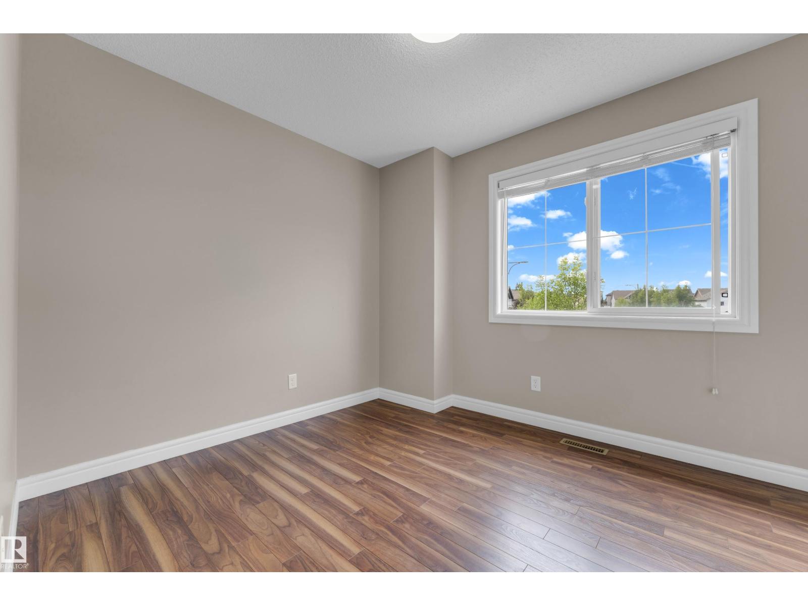 5608 17 AV SW - Image 26