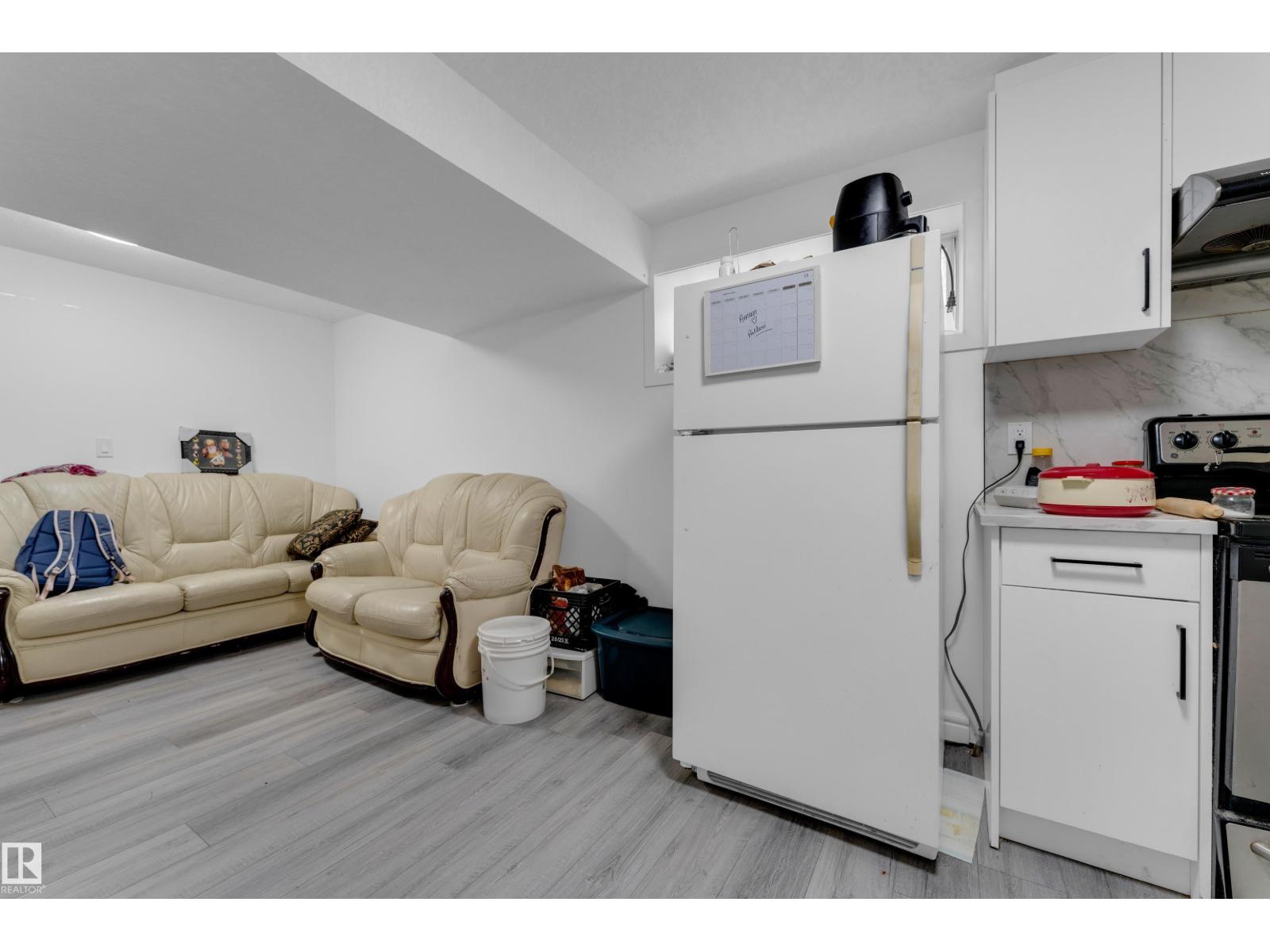 5608 17 AV SW - 32