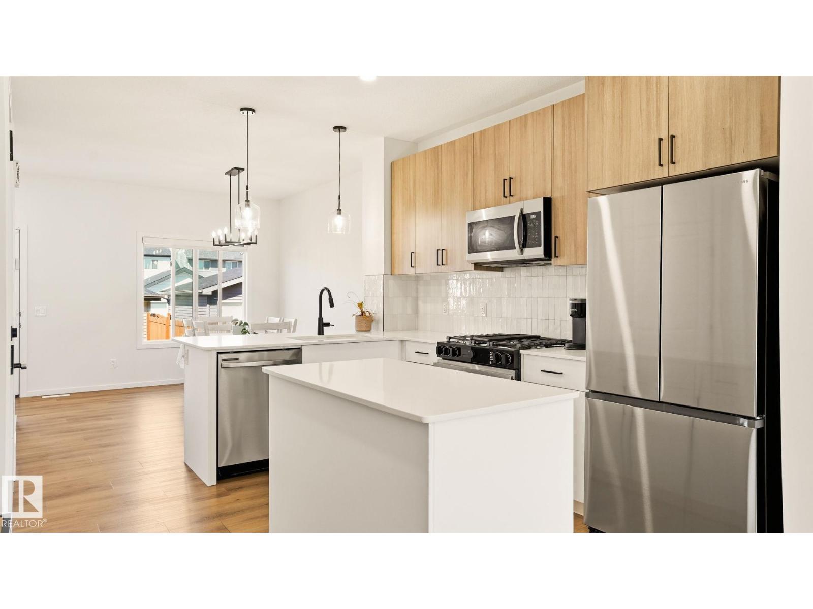 2804 193 ST NW - 8
