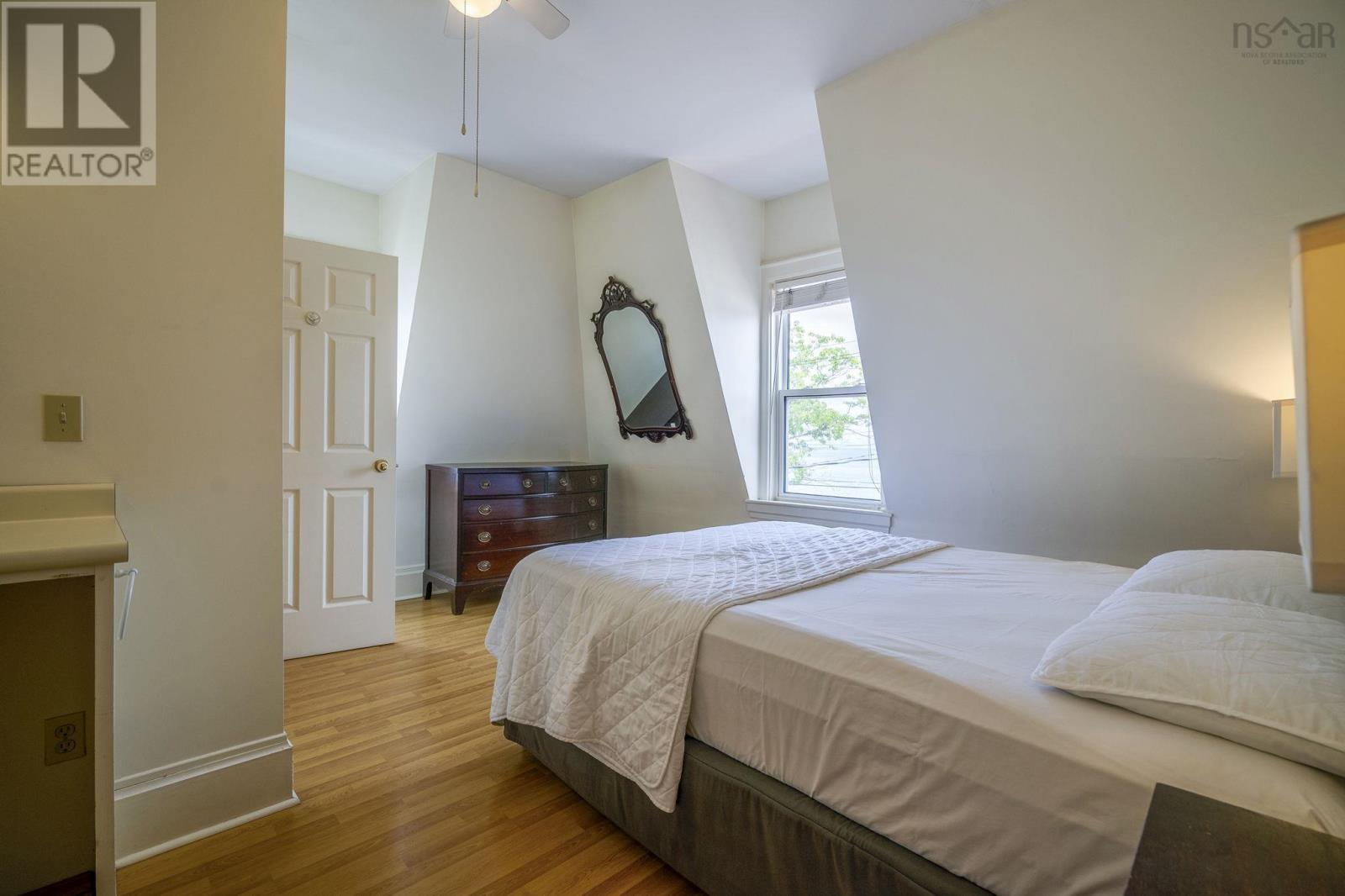 111 Montague Row - 33