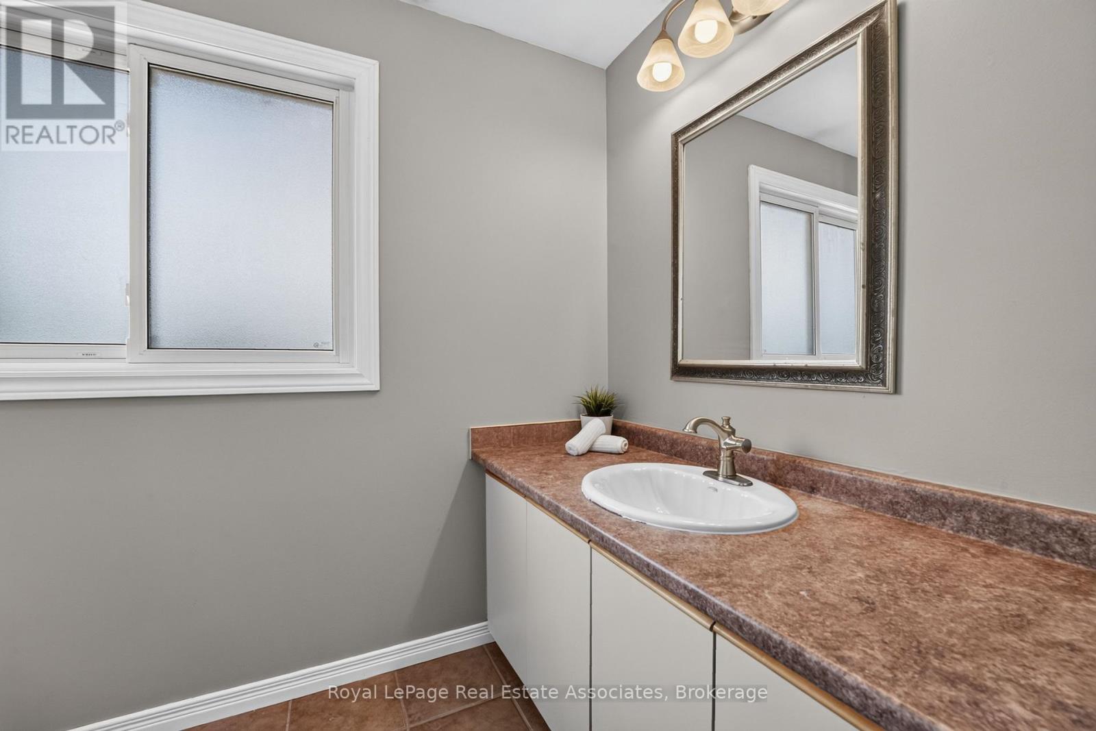8 HORSHAM STREET - Image 31