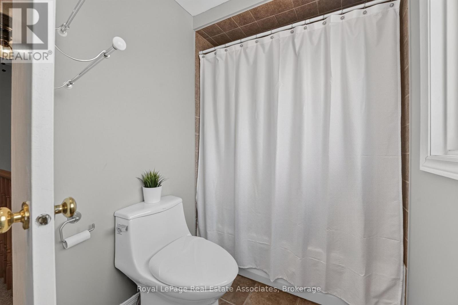 8 HORSHAM STREET - Image 32