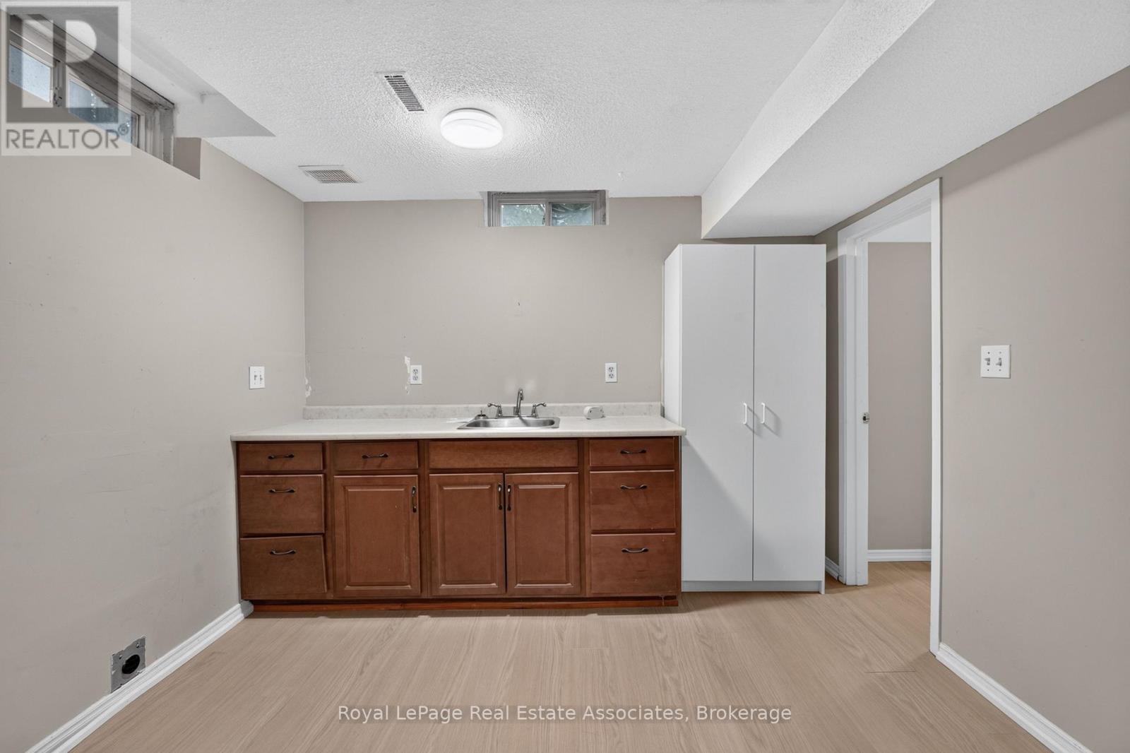 8 HORSHAM STREET - Image 38