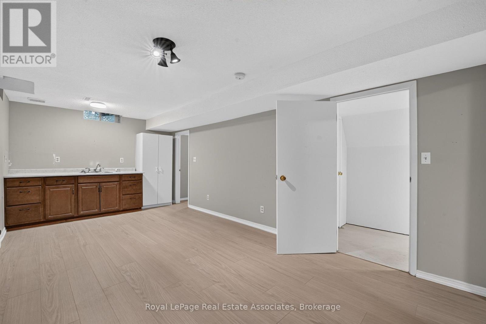 8 HORSHAM STREET - Image 39