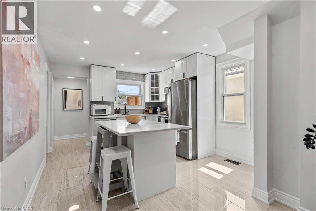 15 GLASSCO Avenue S - 15