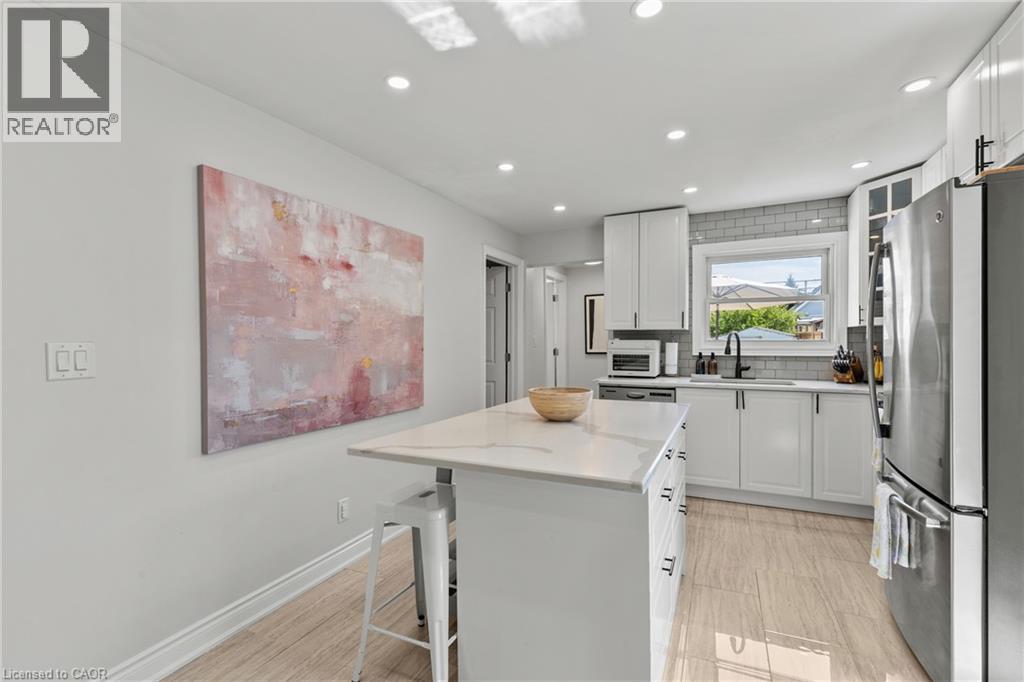 15 GLASSCO Avenue S - 16