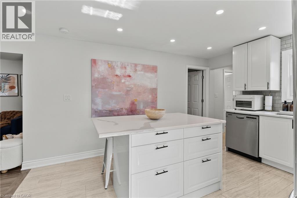 15 GLASSCO Avenue S - 17