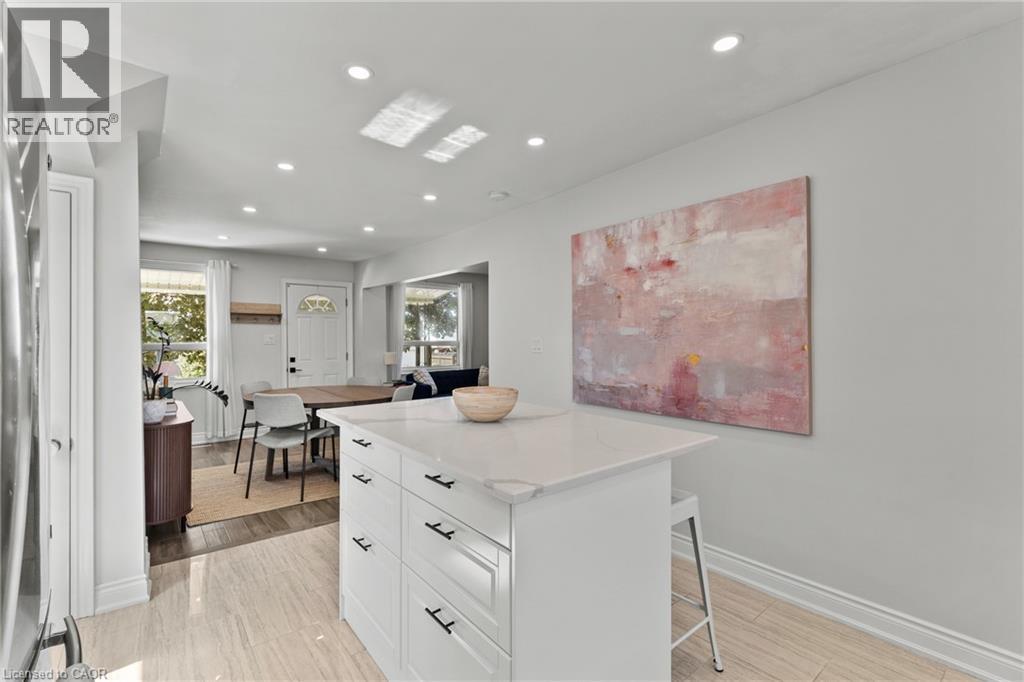 15 GLASSCO Avenue S - 18