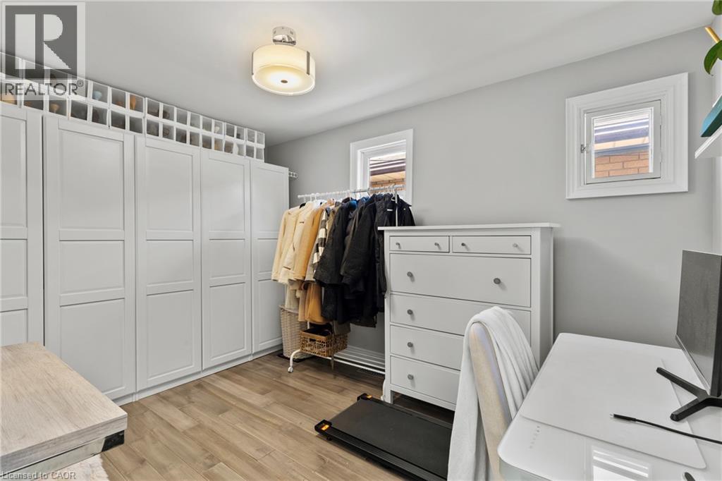 15 GLASSCO Avenue S - 21