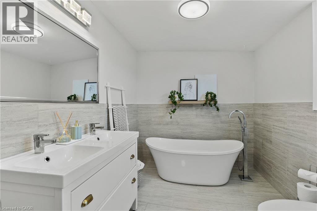 15 GLASSCO Avenue S - 23