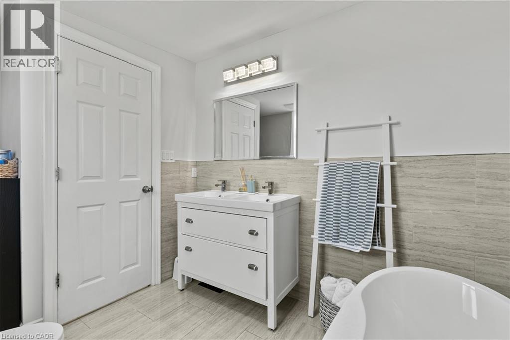 15 GLASSCO Avenue S - 24