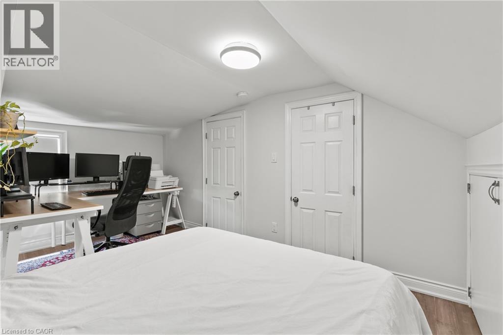 15 GLASSCO Avenue S - 28