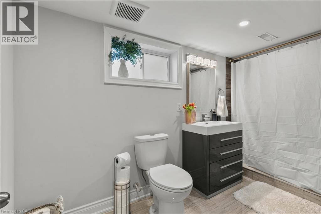 15 GLASSCO Avenue S - 37