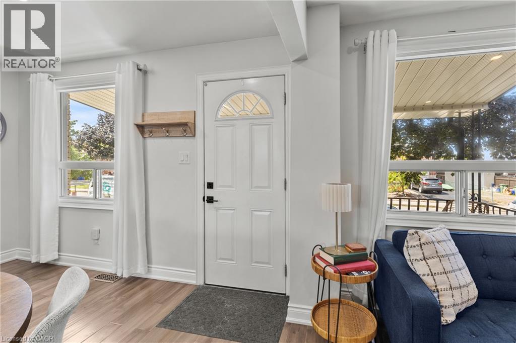 15 GLASSCO Avenue S - 7