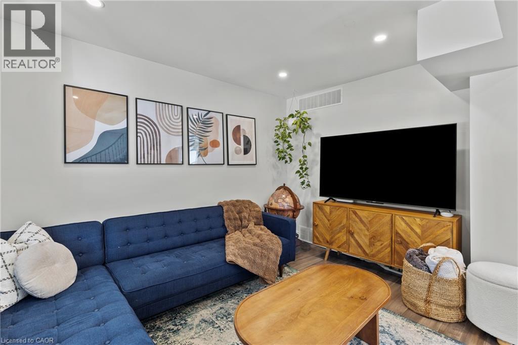 15 GLASSCO Avenue S - 9