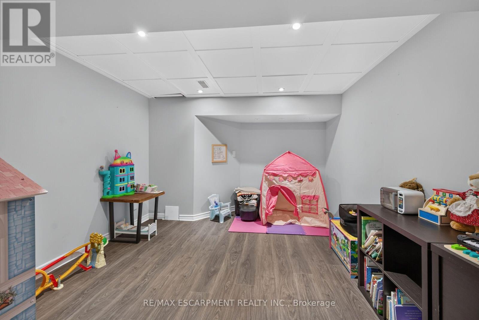 3 KINTYRE COURT - 41