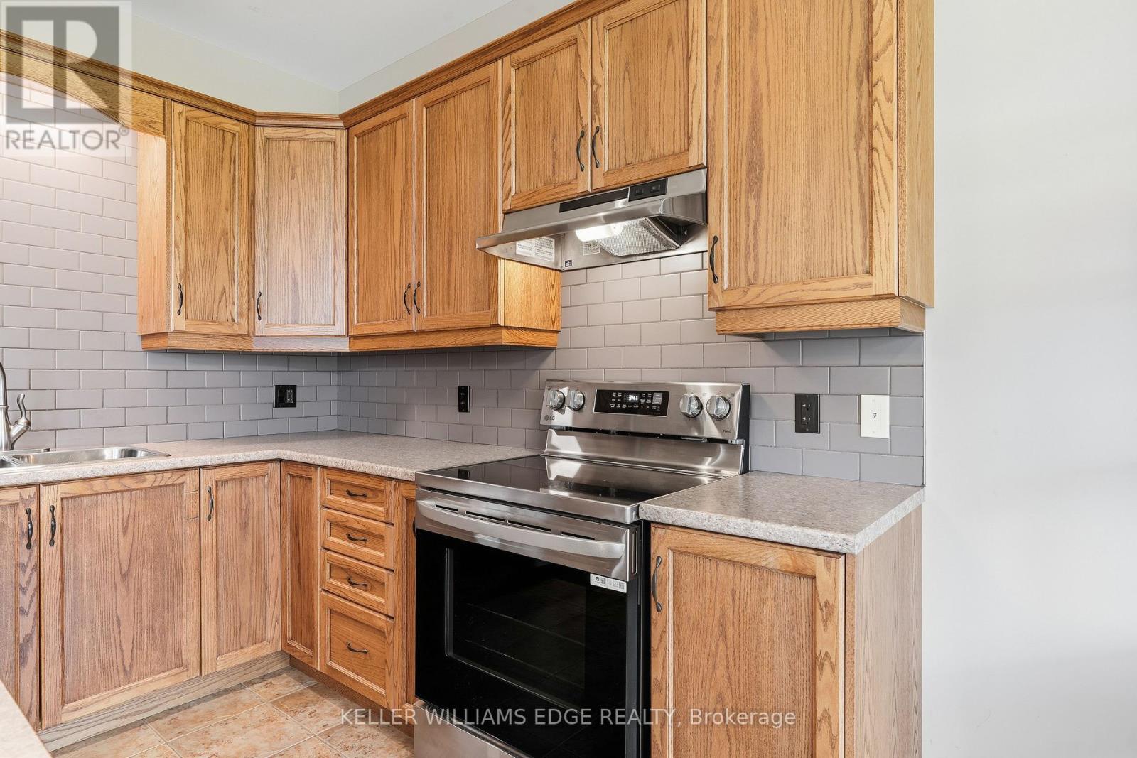 31 STREAMSIDE DRIVE - 21