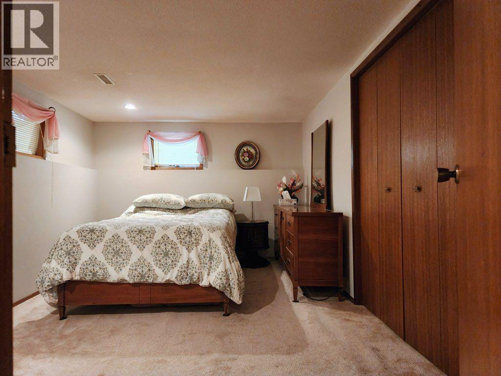 1818 Lakeside Road S - Image 17