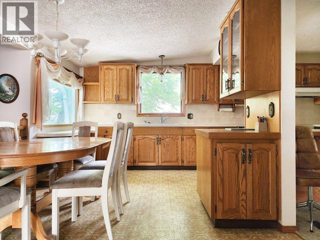 1818 Lakeside Road S - Image 11