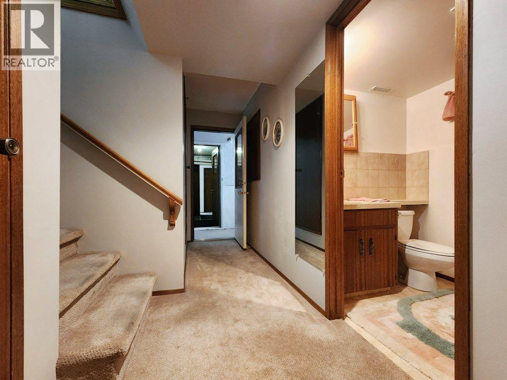 1818 Lakeside Road S - 19