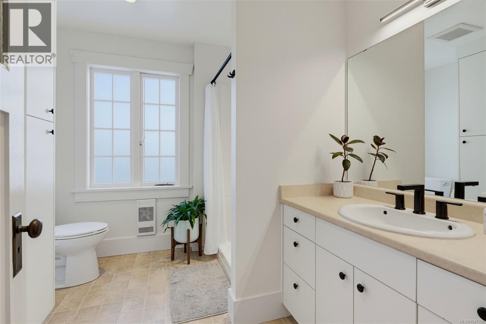 1050 Deal Street, Oak Bay