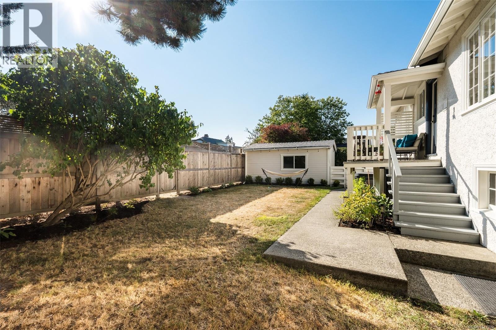 1050 Deal St - 28