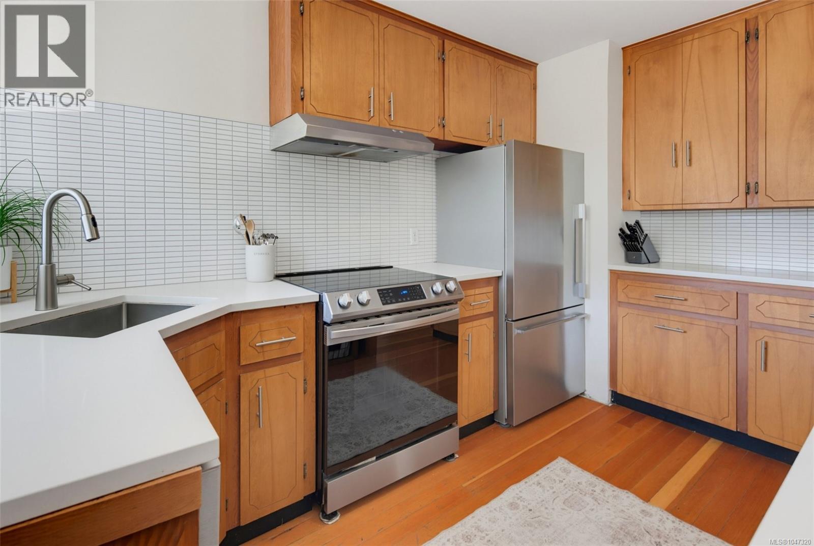 1050 Deal St - 12