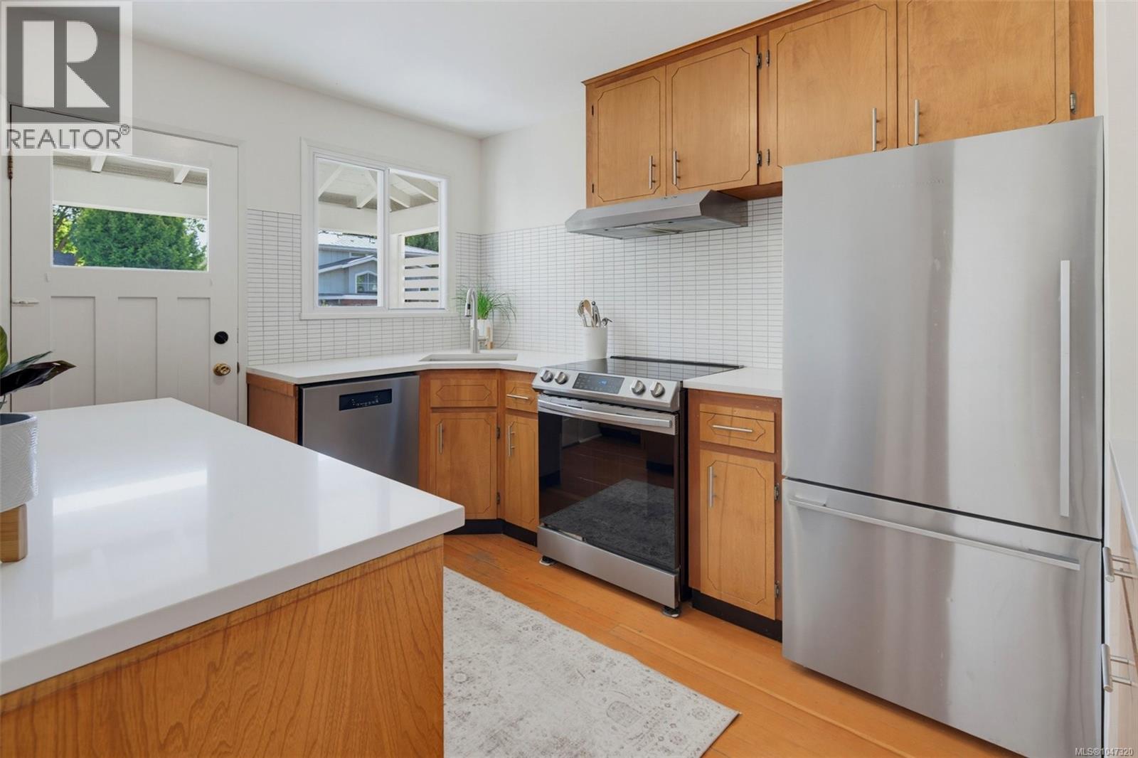 1050 Deal St - 11