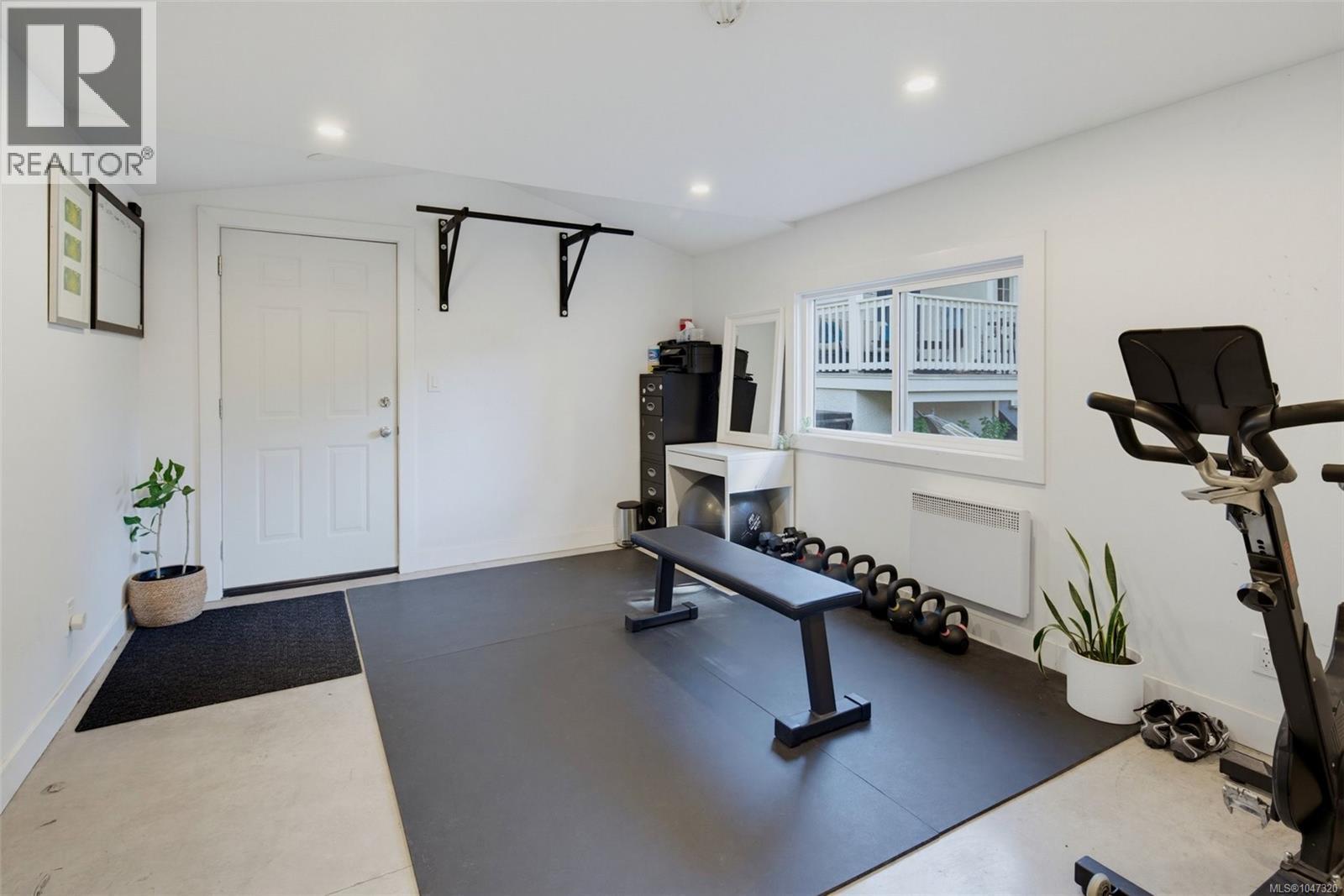 1050 Deal St - 23