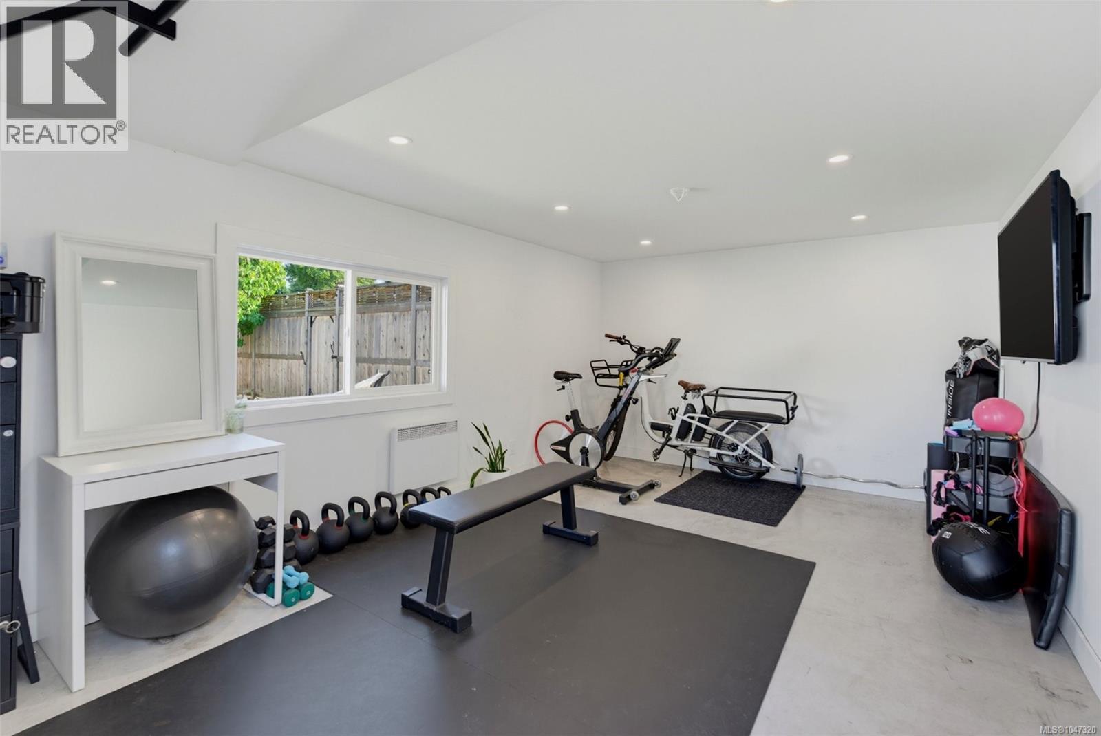 1050 Deal St - 22