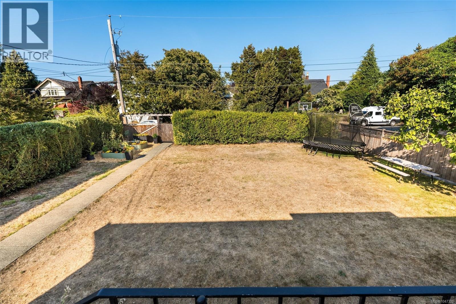 1050 Deal St - 31