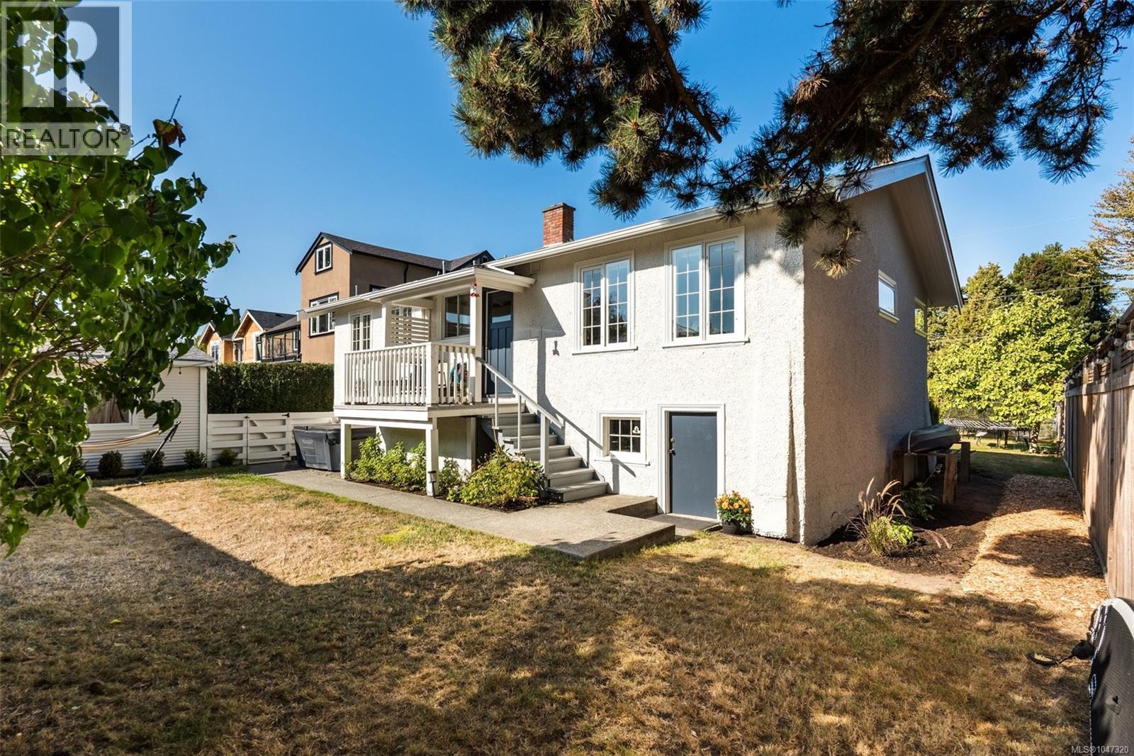 1050 Deal St - 26