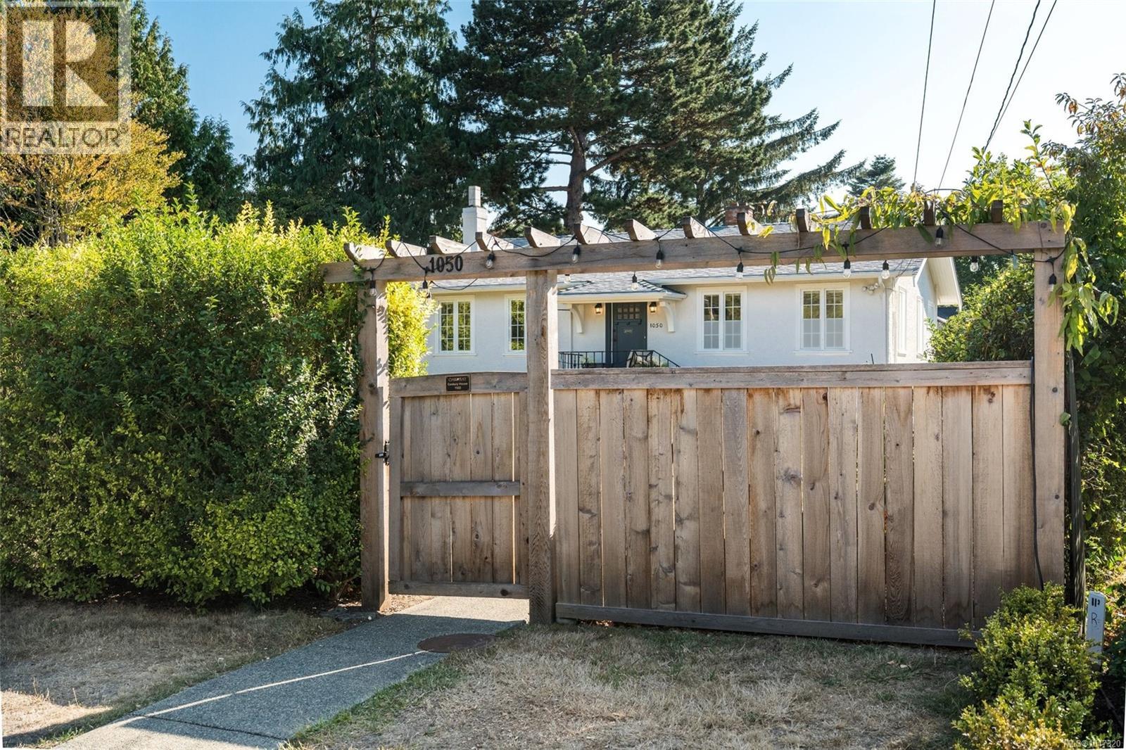  1050 Deal Street, Oak Bay