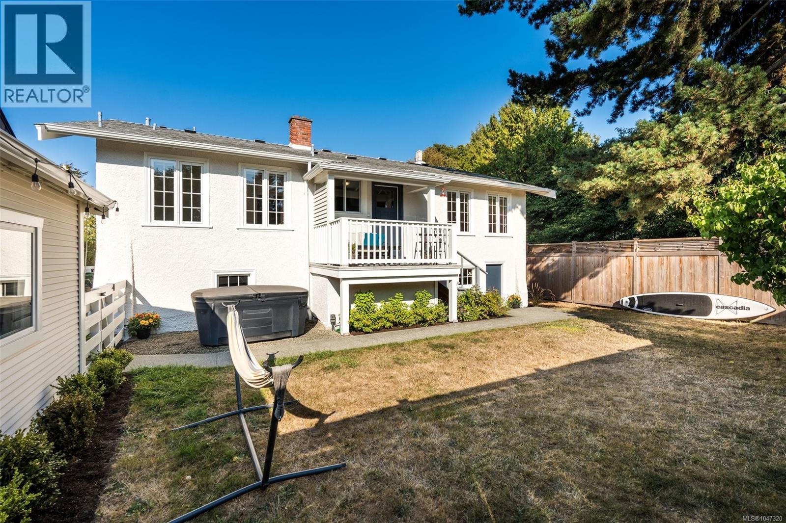 1050 Deal St - 25