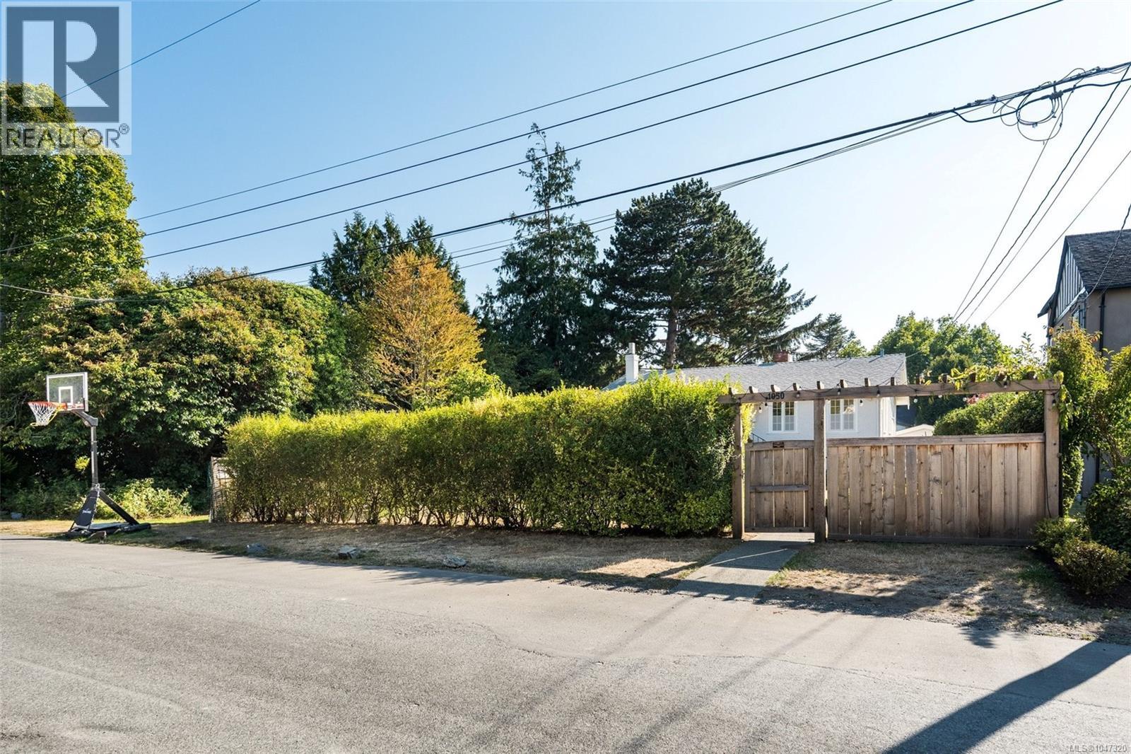 1050 Deal St - 35