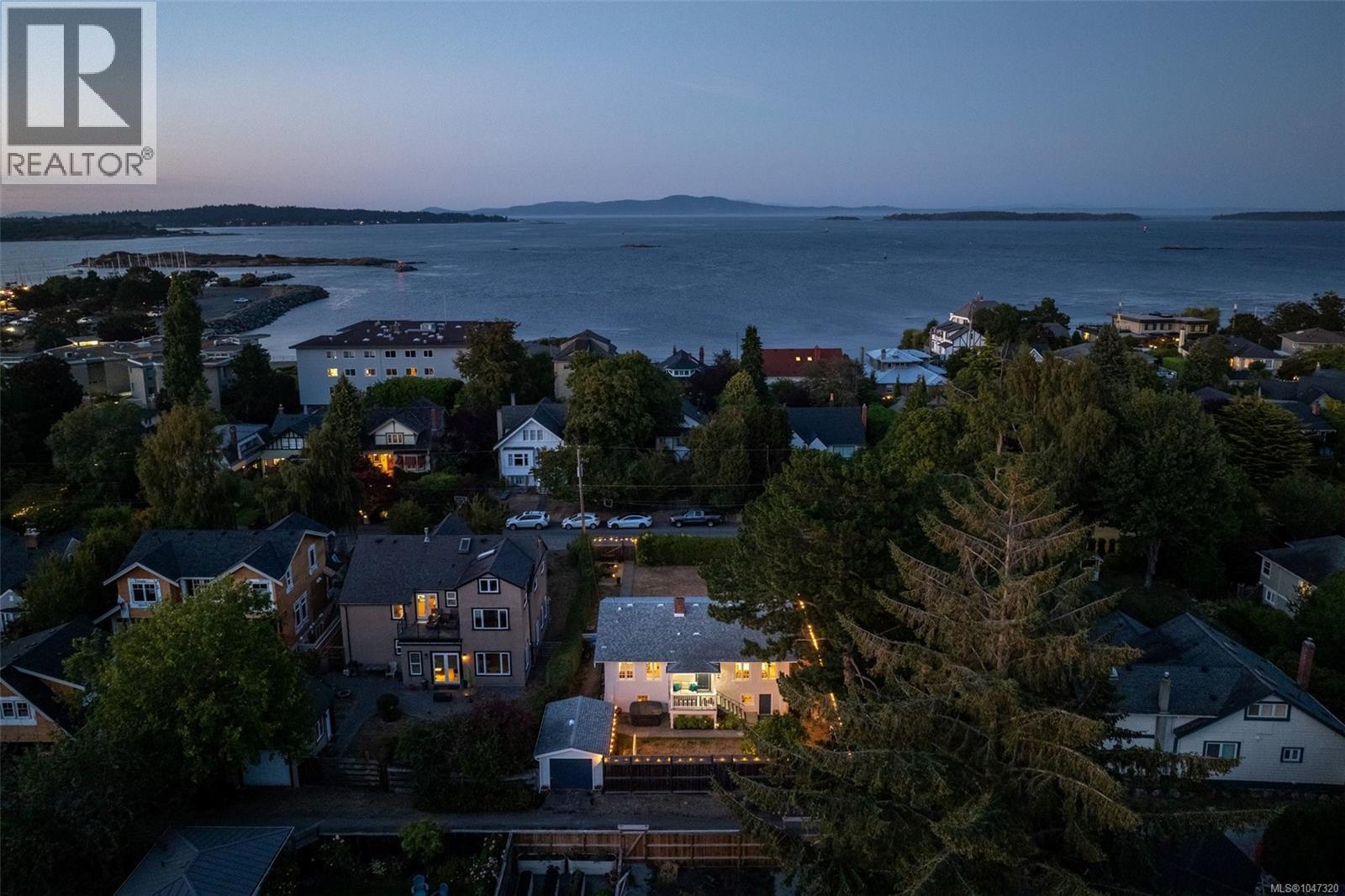  1050 Deal Street, Oak Bay