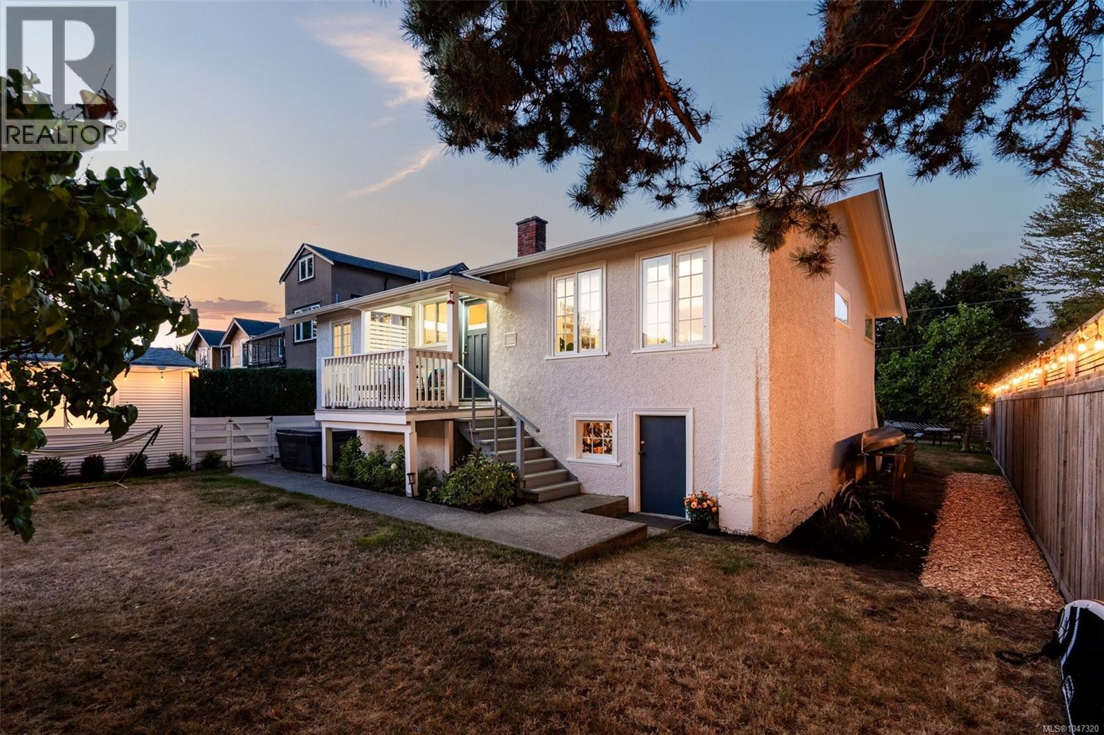  1050 Deal Street, Oak Bay