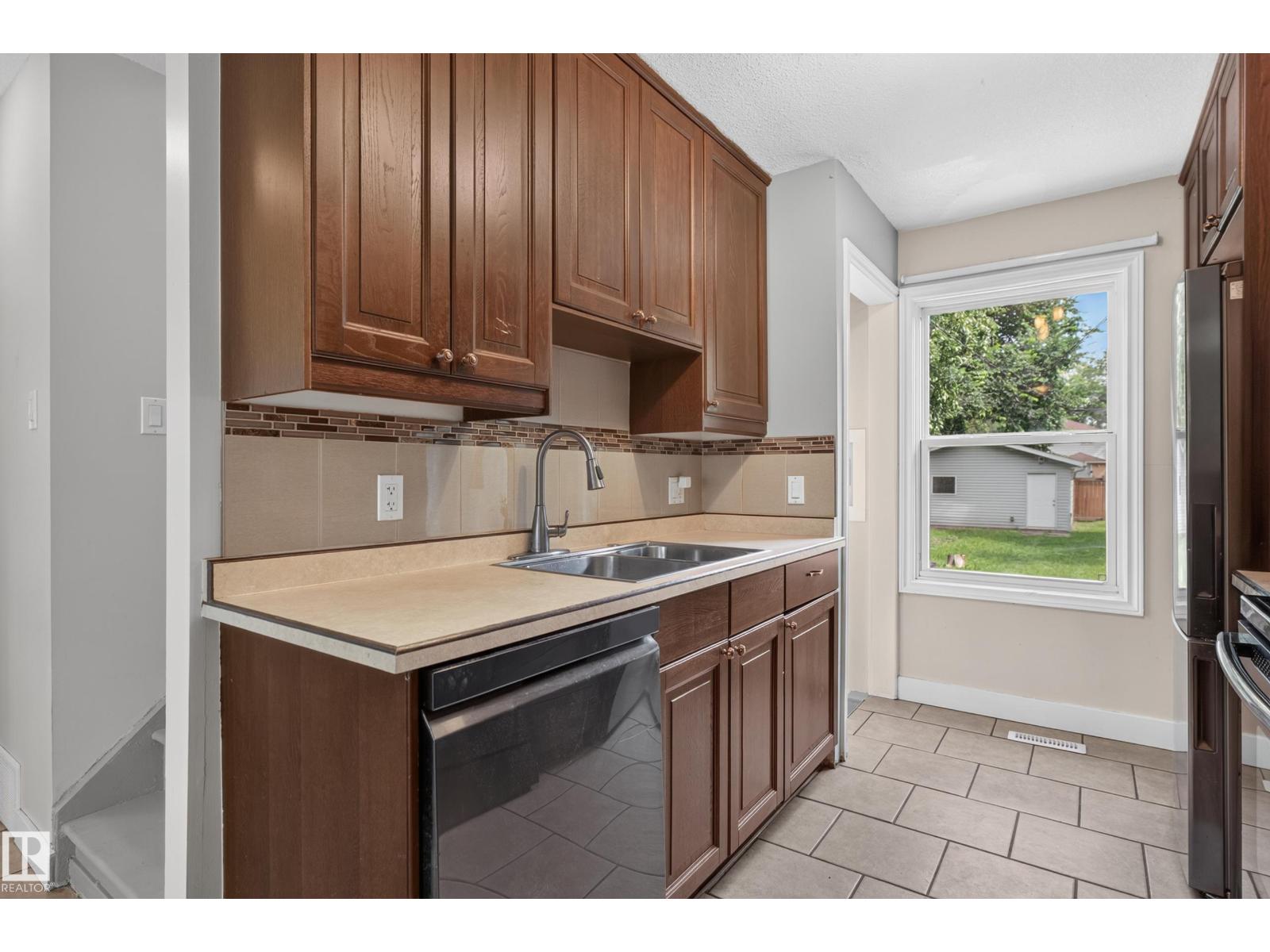 11549 88 ST NW - 12