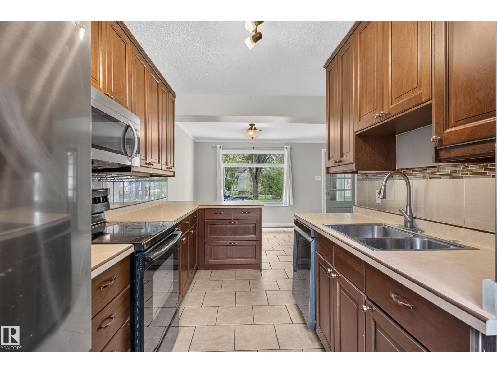 11549 88 ST NW - Image 13