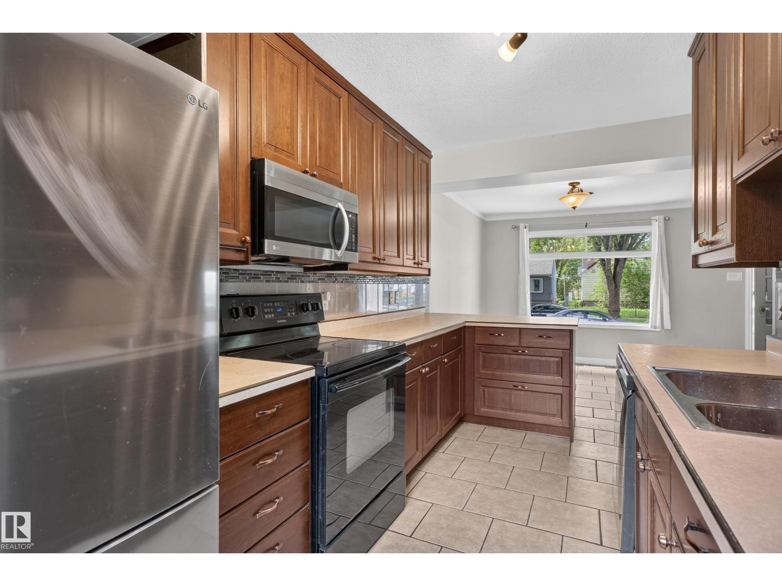 11549 88 ST NW - 14
