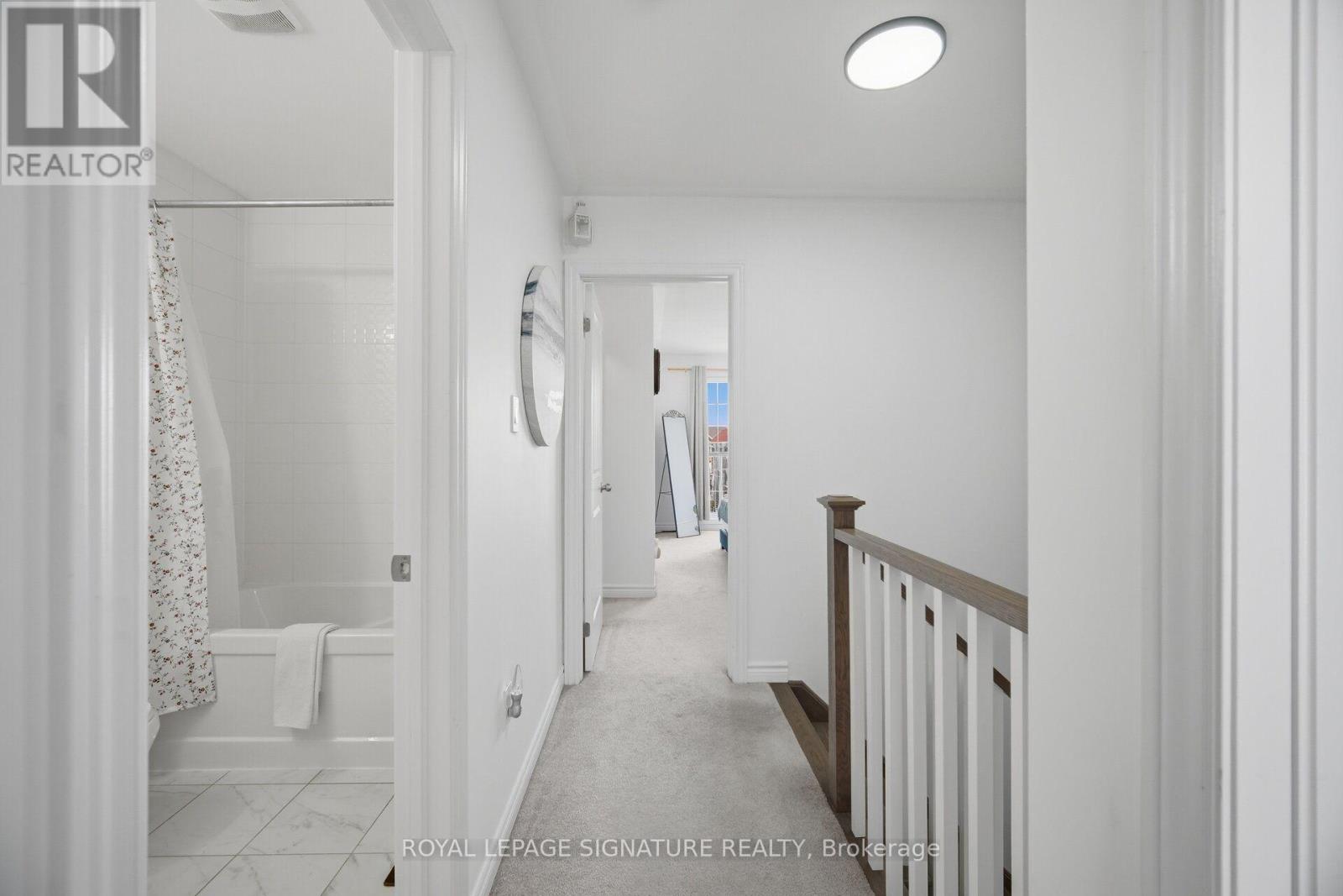 3 KINGFISHER WAY - 24