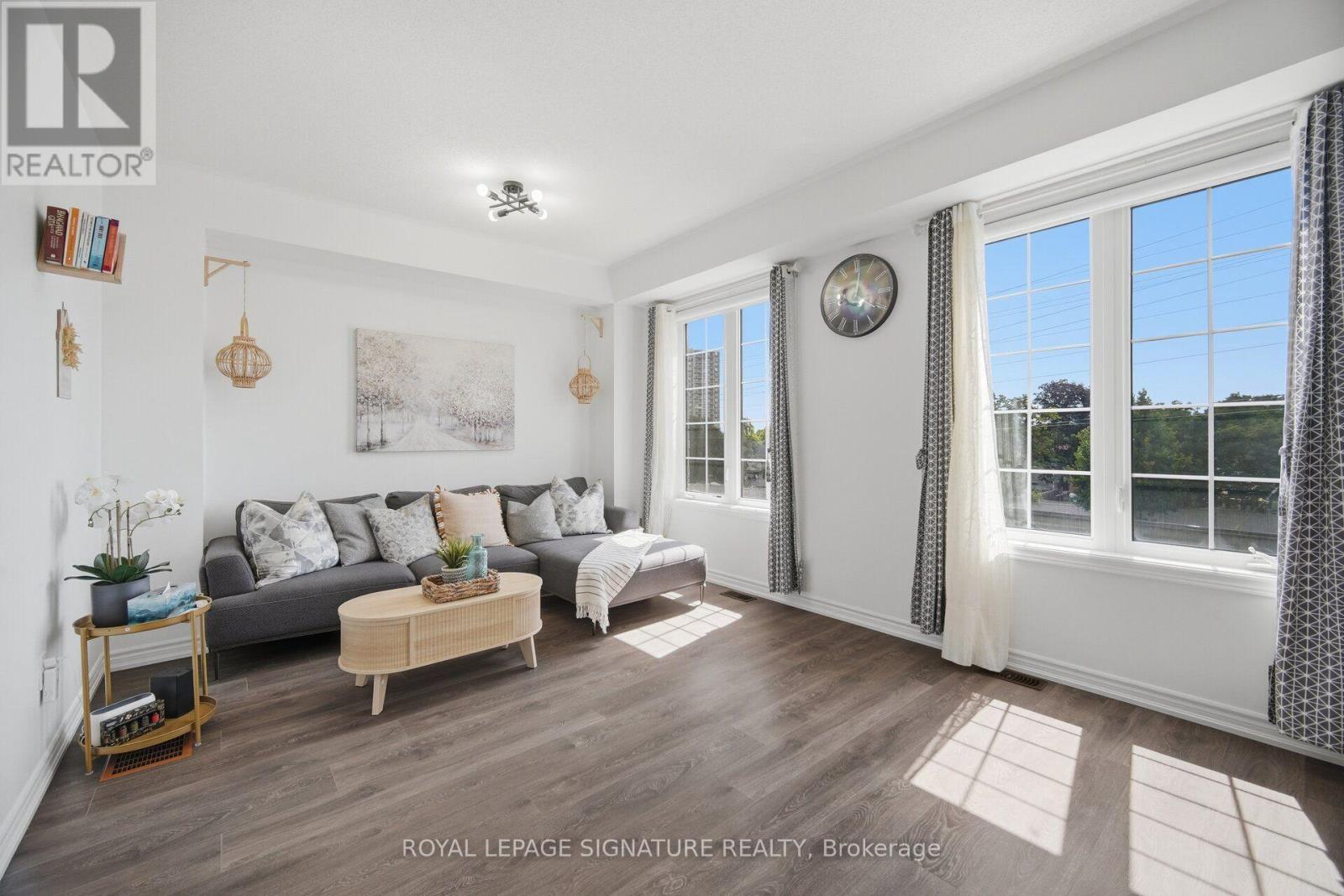 3 KINGFISHER WAY - 20