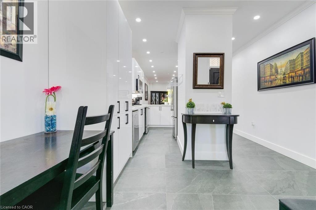 33 PANORAMA Way - 11