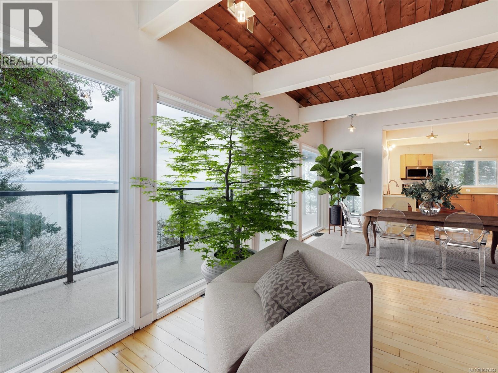 4553 Cordova Bay Rd - 10