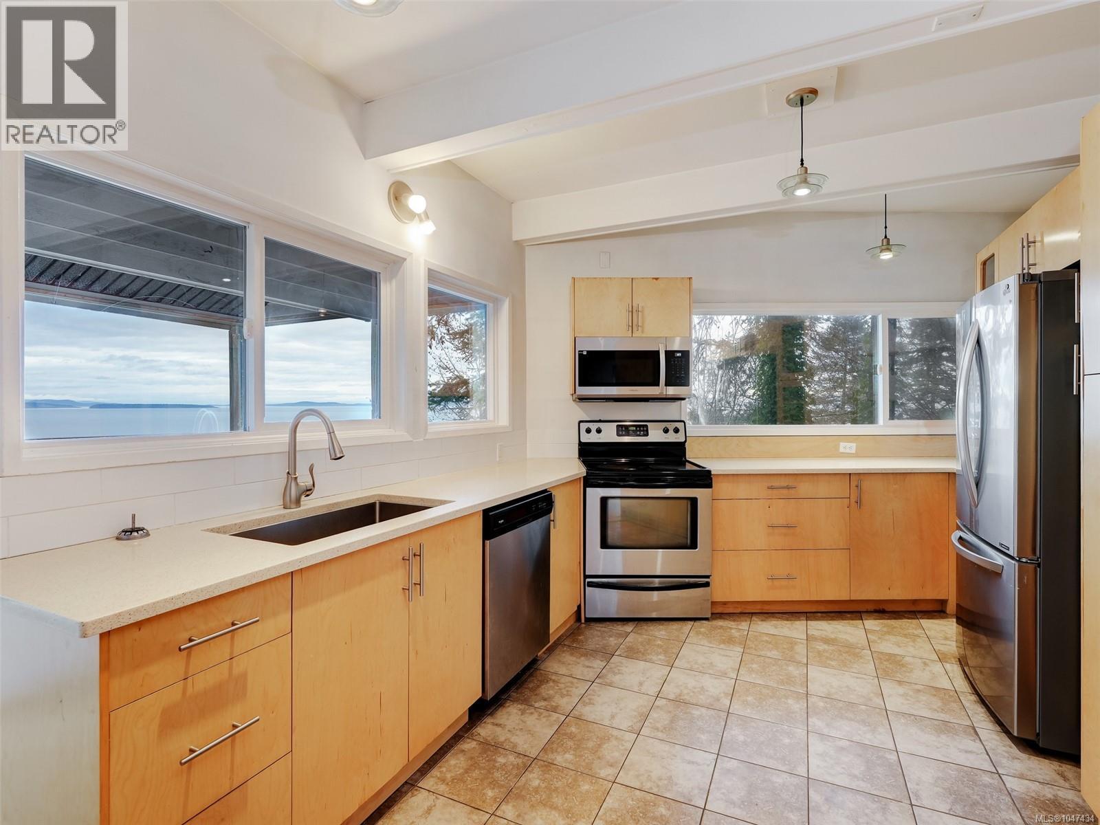 4553 Cordova Bay Rd - 11